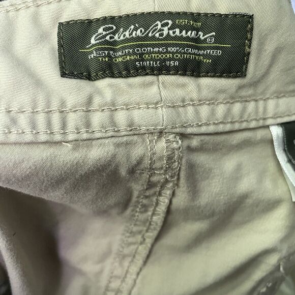Eddie Bauer Khaki Shorts Chinos Beige 5" Inseam Flat Front Women's Size 18 - Picture 6 of 7